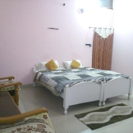 Hotel Shri Mahant Orchha 5 Mint Walking From Ram Raja Temple Exterior photo