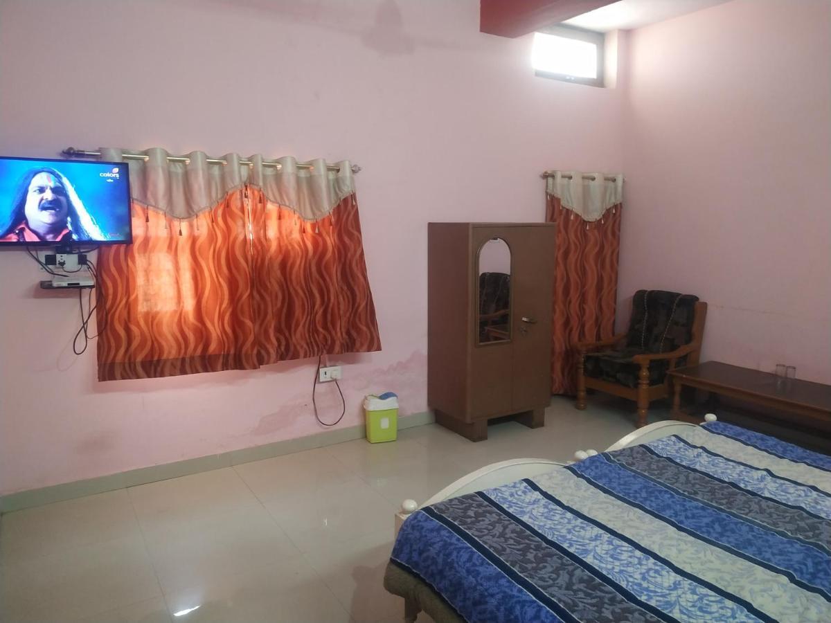 Hotel Shri Mahant Orchha 5 Mint Walking From Ram Raja Temple Exterior photo