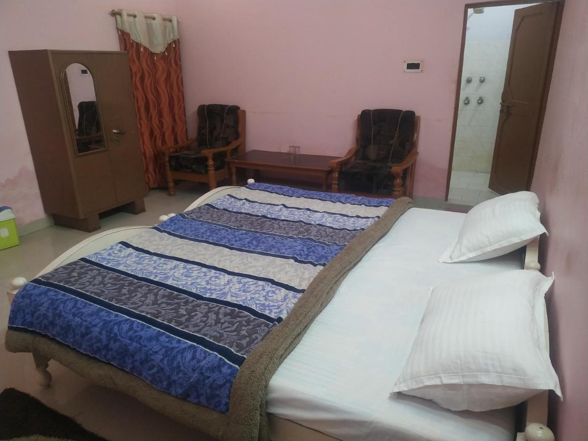 Hotel Shri Mahant Orchha 5 Mint Walking From Ram Raja Temple Exterior photo
