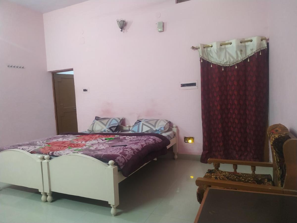Hotel Shri Mahant Orchha 5 Mint Walking From Ram Raja Temple Exterior photo