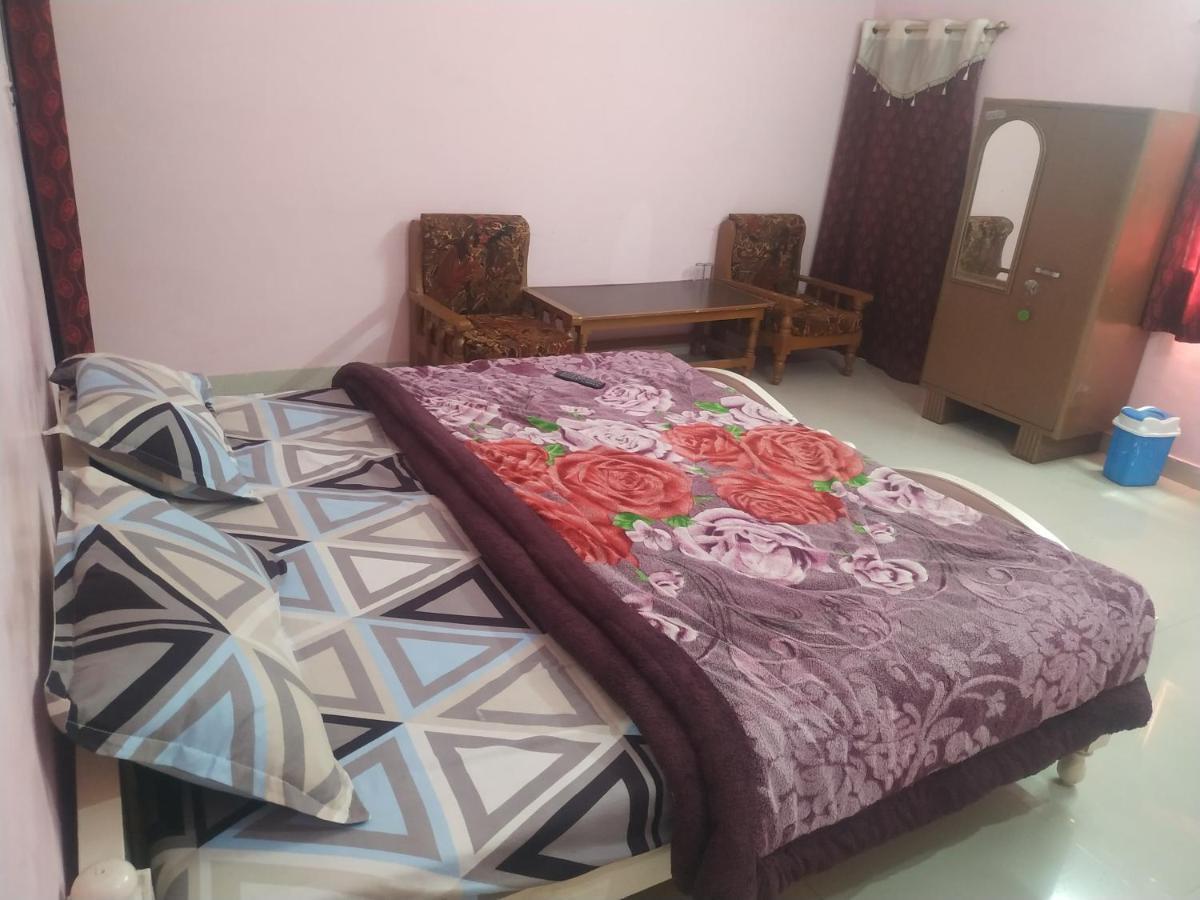 Hotel Shri Mahant Orchha 5 Mint Walking From Ram Raja Temple Exterior photo