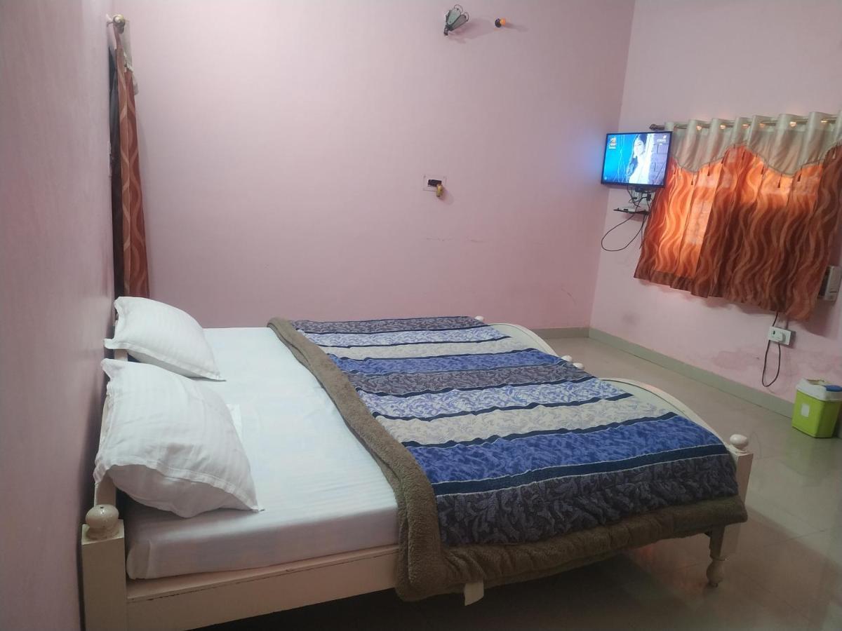 Hotel Shri Mahant Orchha 5 Mint Walking From Ram Raja Temple Exterior photo