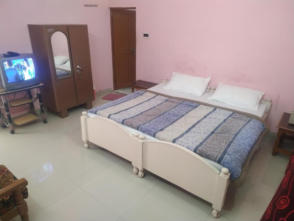 Hotel Shri Mahant Orchha 5 Mint Walking From Ram Raja Temple Exterior photo