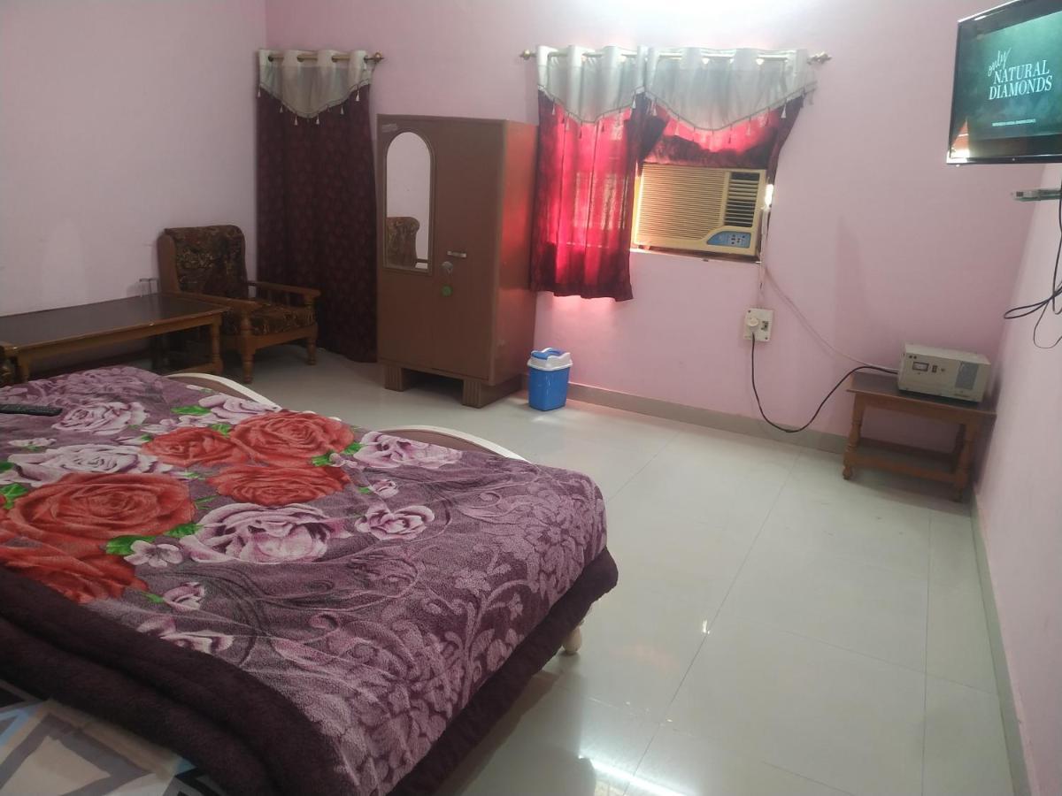 Hotel Shri Mahant Orchha 5 Mint Walking From Ram Raja Temple Exterior photo