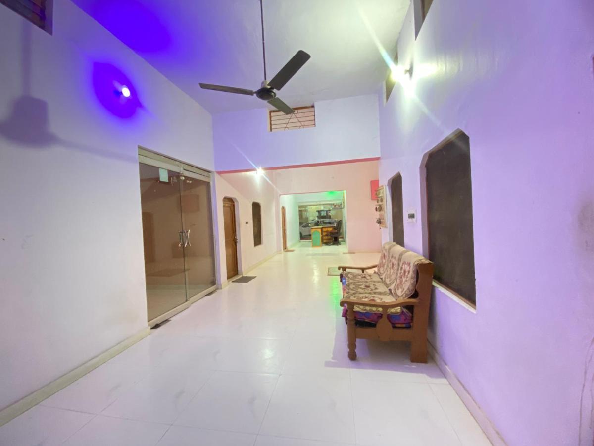 Hotel Shri Mahant Orchha 5 Mint Walking From Ram Raja Temple Exterior photo