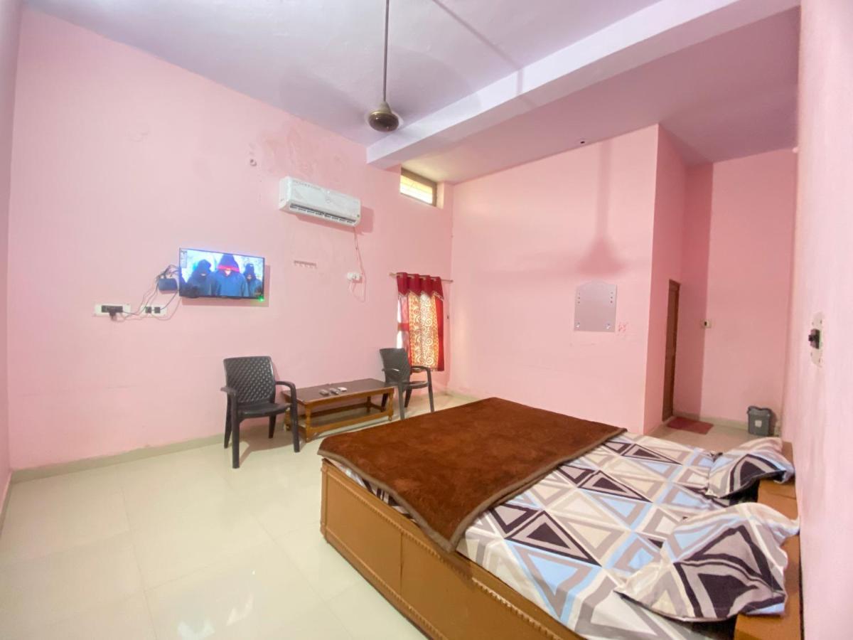 Hotel Shri Mahant Orchha 5 Mint Walking From Ram Raja Temple Exterior photo