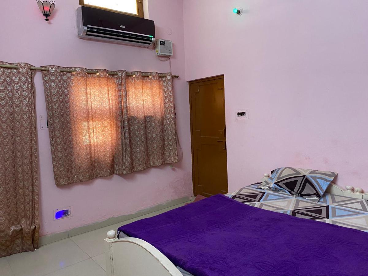 Hotel Shri Mahant Orchha 5 Mint Walking From Ram Raja Temple Exterior photo
