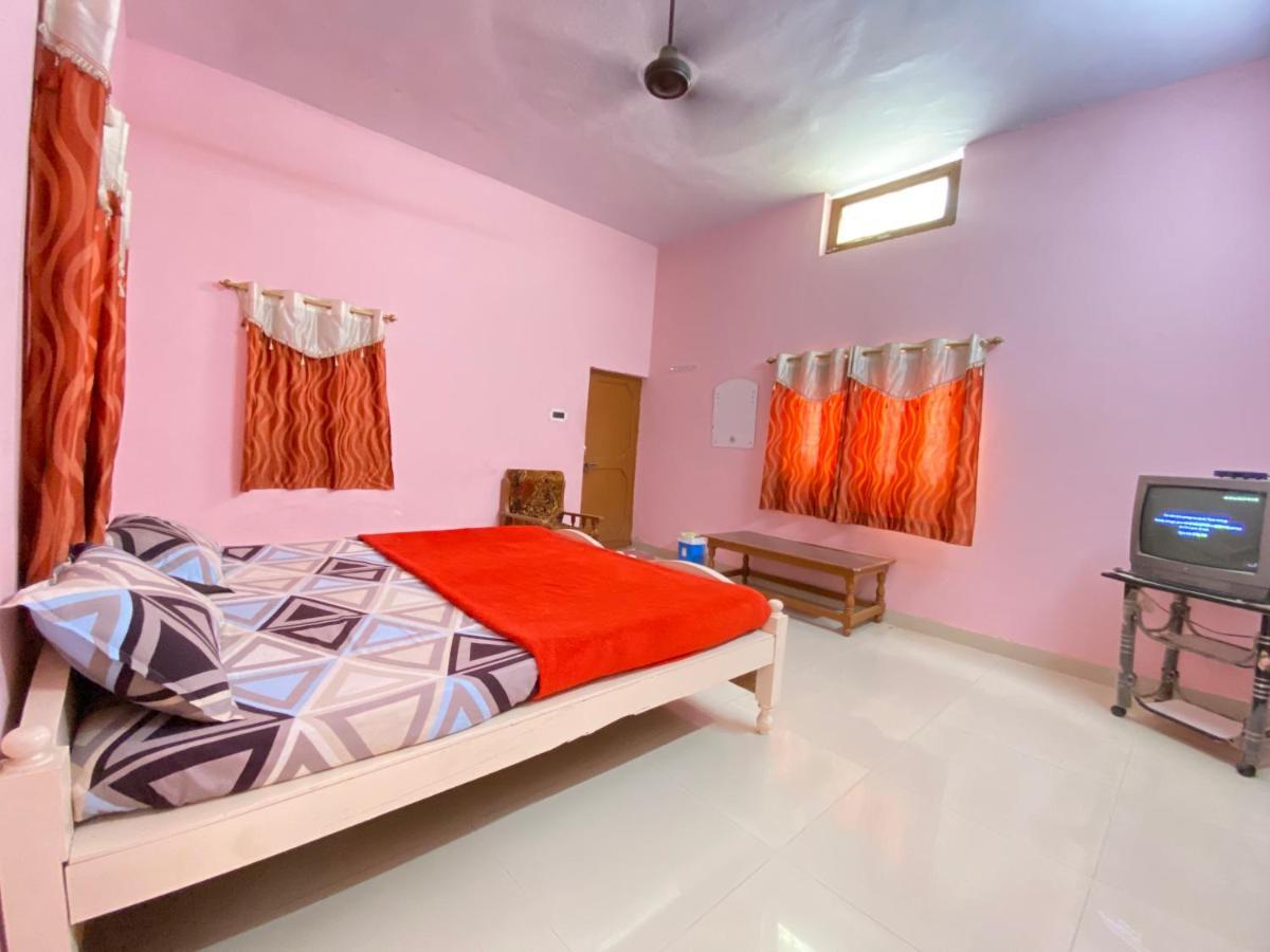 Hotel Shri Mahant Orchha 5 Mint Walking From Ram Raja Temple Exterior photo