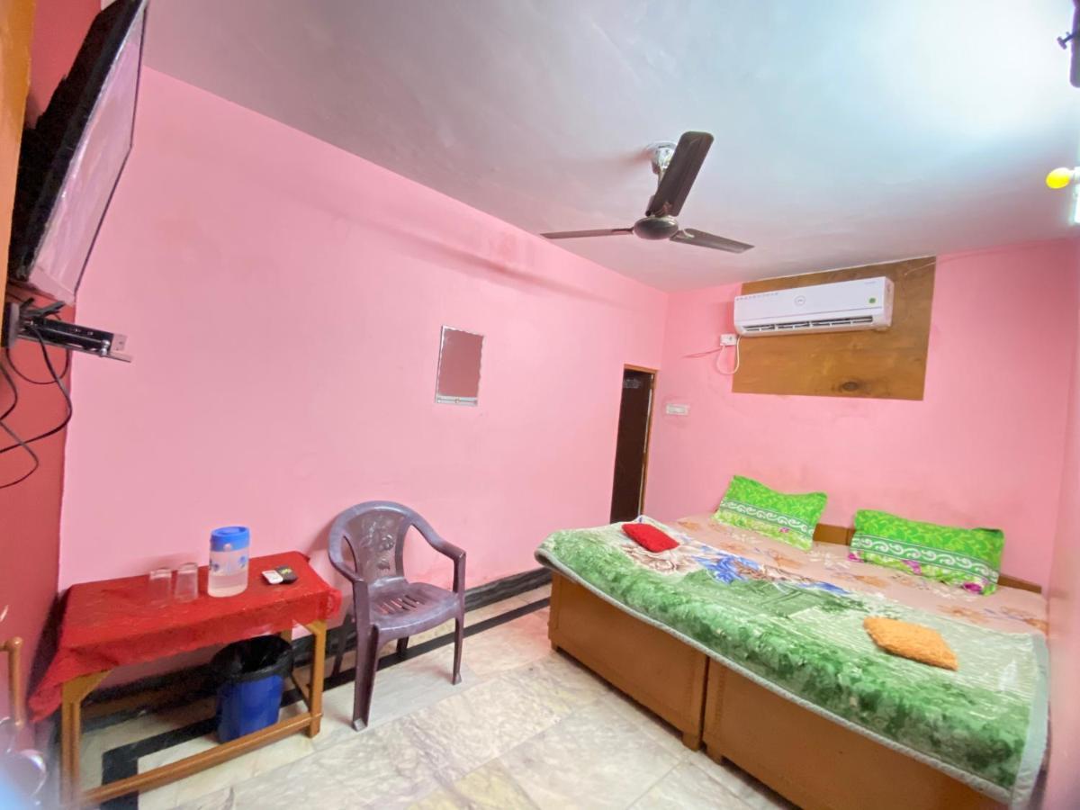 Hotel Shri Mahant Orchha 5 Mint Walking From Ram Raja Temple Exterior photo