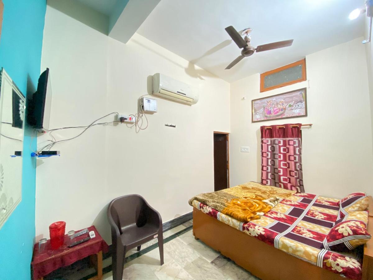 Hotel Shri Mahant Orchha 5 Mint Walking From Ram Raja Temple Exterior photo