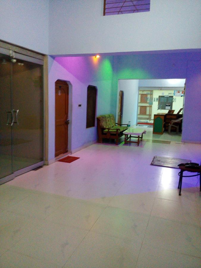Hotel Shri Mahant Orchha 5 Mint Walking From Ram Raja Temple Exterior photo
