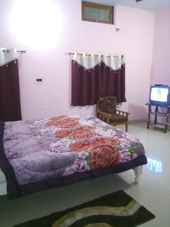 Hotel Shri Mahant Orchha 5 Mint Walking From Ram Raja Temple Exterior photo