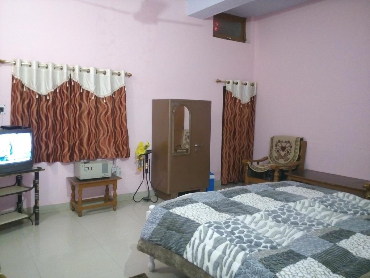 Hotel Shri Mahant Orchha 5 Mint Walking From Ram Raja Temple Exterior photo
